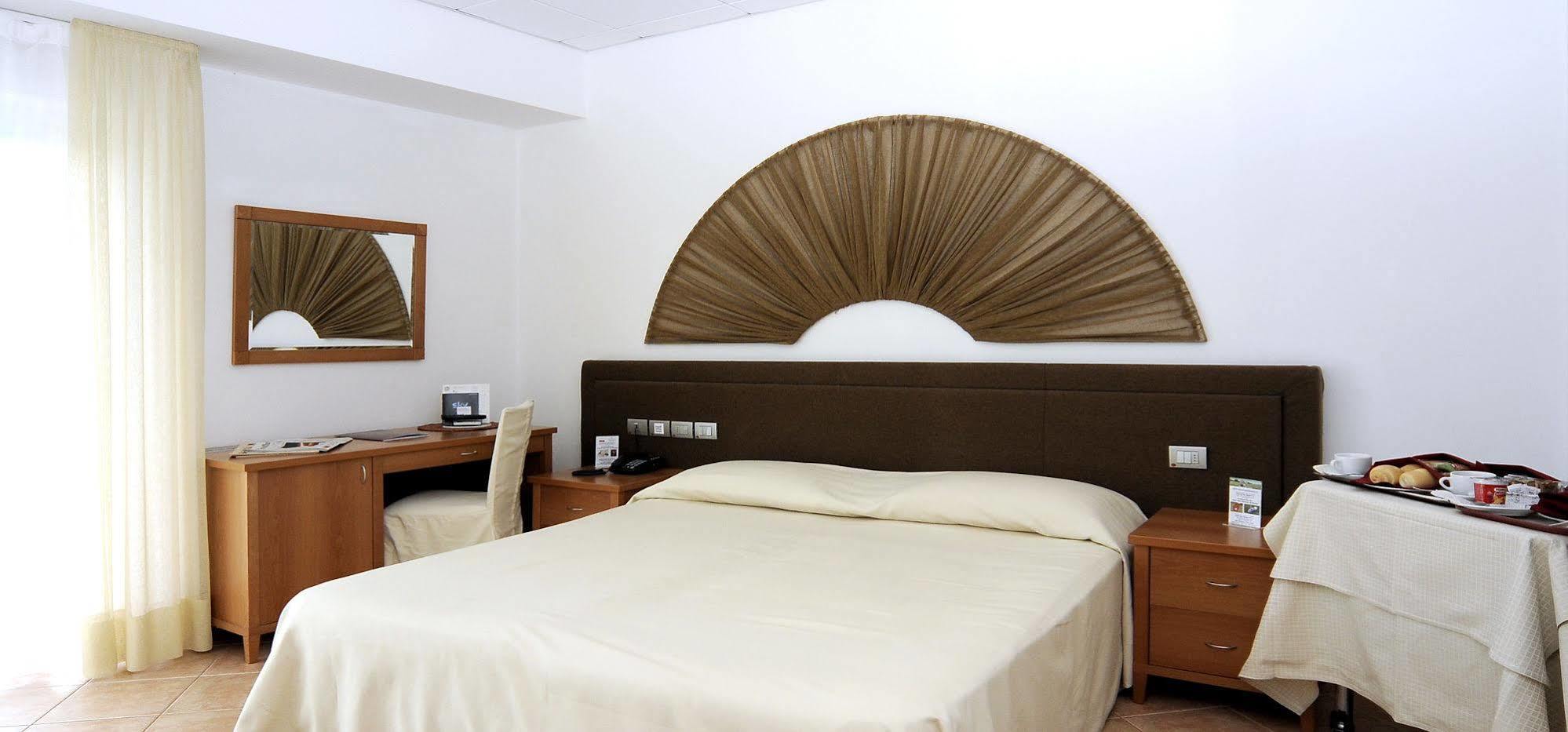 ליגננו סביאדורו Hotel Rex מראה חיצוני תמונה