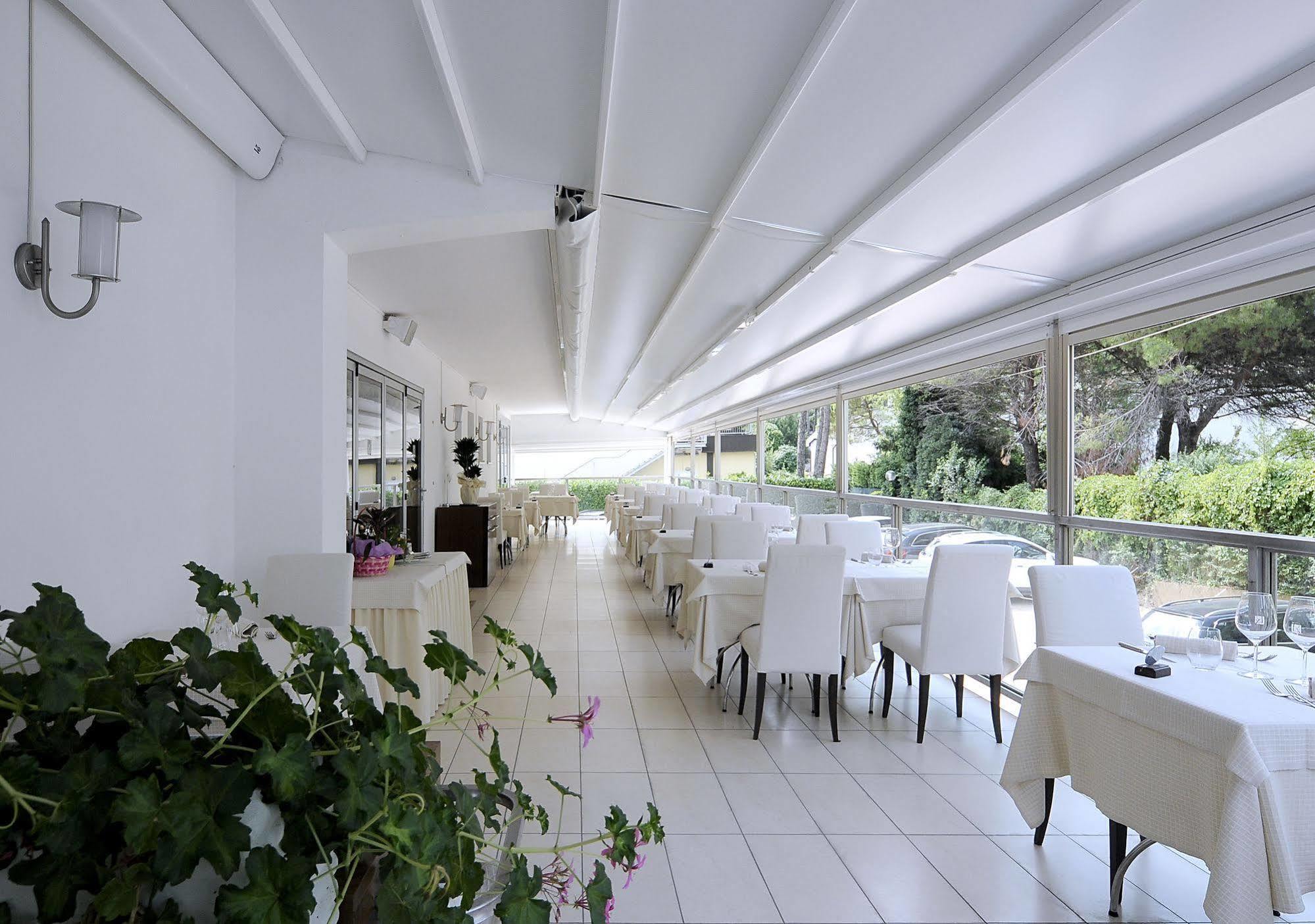 ליגננו סביאדורו Hotel Rex מראה חיצוני תמונה